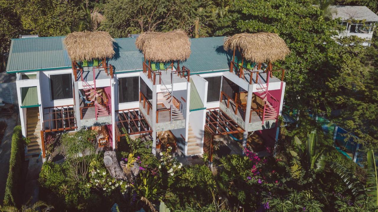 Iluminar Beachfront Suites ノサラ エクステリア 写真