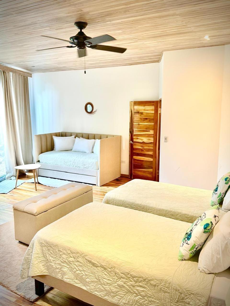 Iluminar Beachfront Suites ノサラ エクステリア 写真