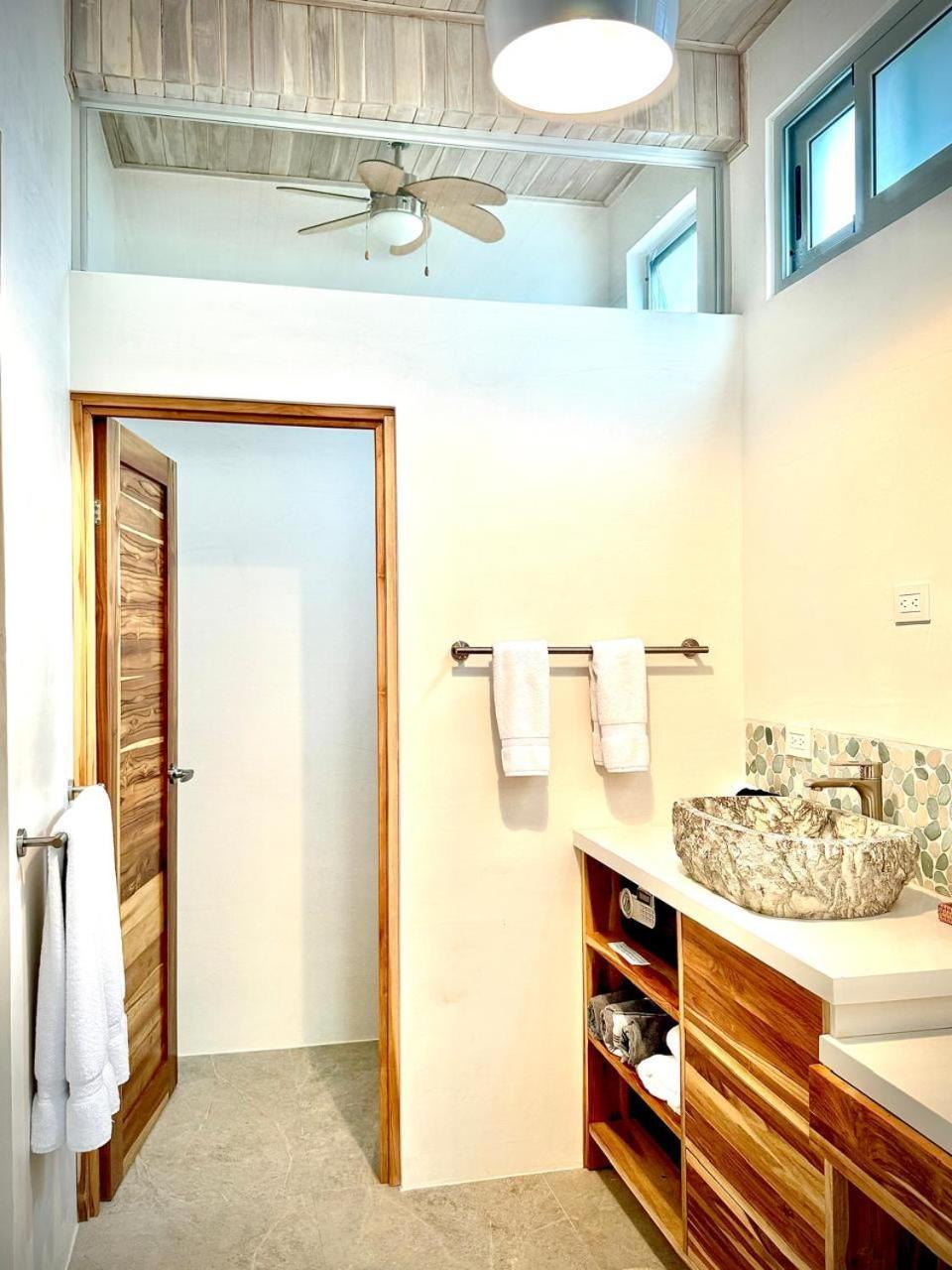Iluminar Beachfront Suites ノサラ 部屋 写真
